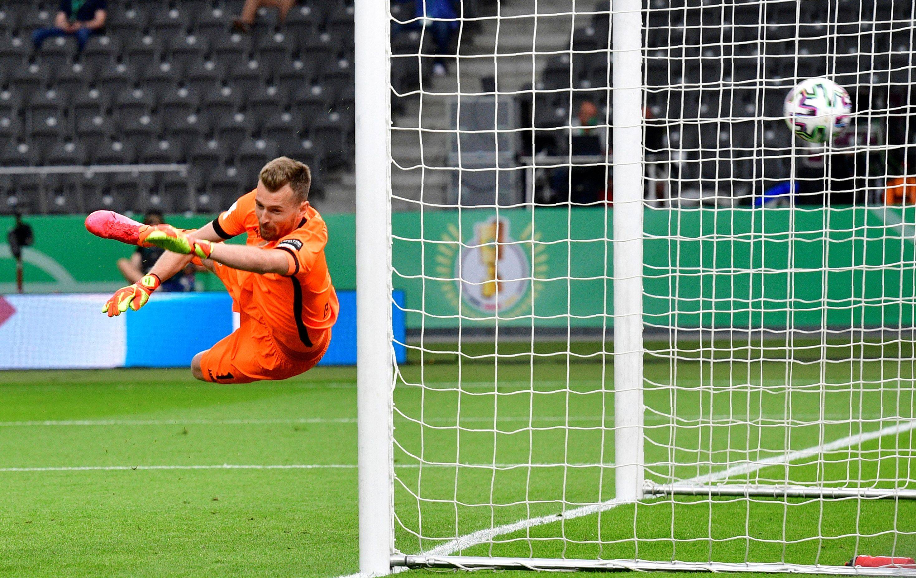 莱万多夫斯基连续五场比赛得分超过逆转,FPX挑战极限! 莱万多夫斯基连续五场比赛得分超过逆转,FPX挑战极限!